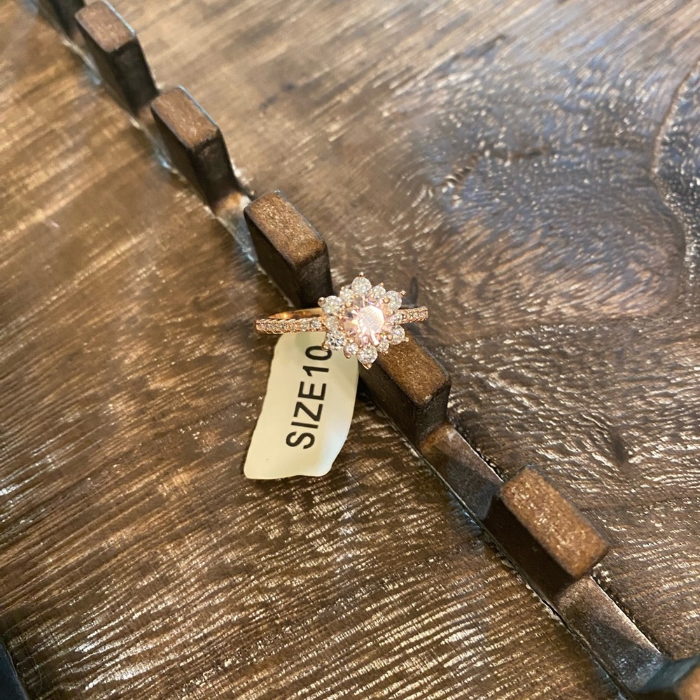 Elegant Rose Gold Floral Ring